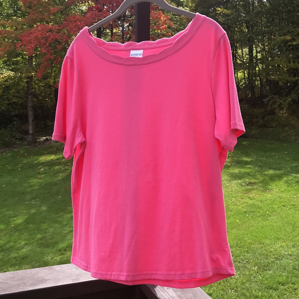 🌟 3/$25 Bedford Fair Pink Scalloped Neckline Short Sleeve Tee Shirts. Size L